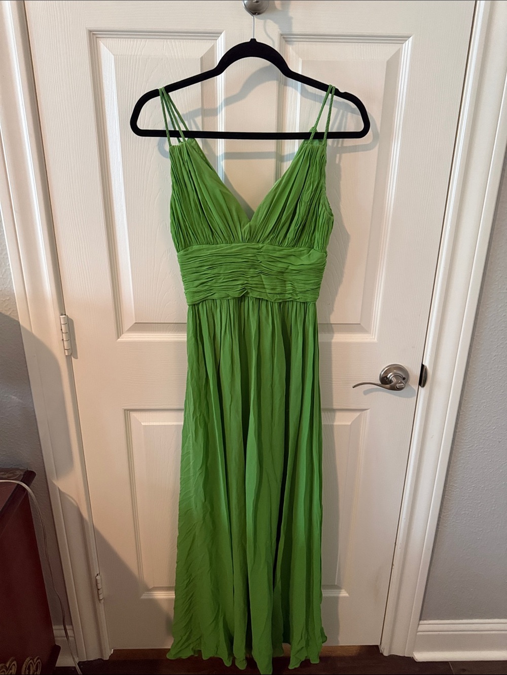 Sleeveless Lime Green V-Neck Maxi Dress with Ruched Waist